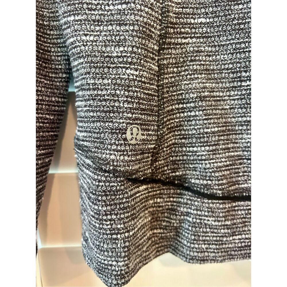 Lululemon Think Fast Pullover Size 4 - Picture 8 of 10